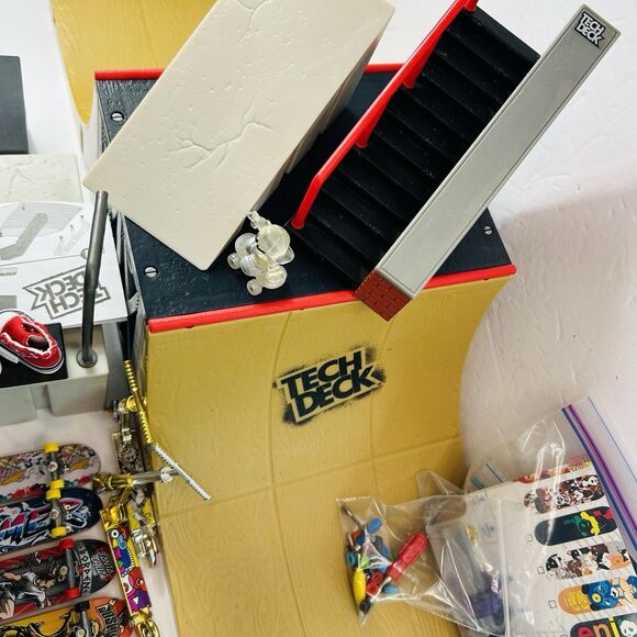 Tech Deck Huge Lot Ramps Stairs Fingerboards Ripper Skull Samurai Santa Cruz - Picture 3 of 8